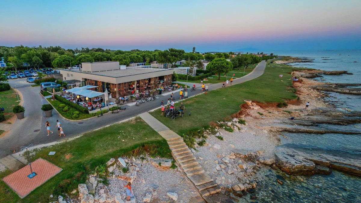 Burin Restaurant & Lounge Bar, seaside terrace in Camp Kažela, Medulin